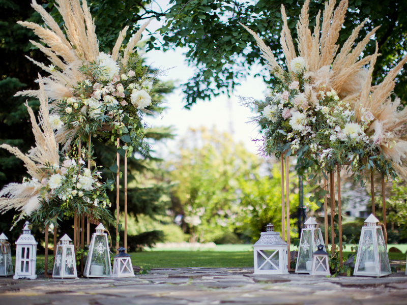14 Fall Wedding Altar Decor Ideas that are Easy & Look Amazing