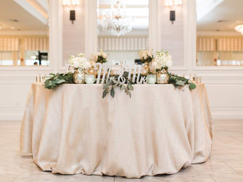 13 Sweetheart Table Decor Ideas for Your Big Day