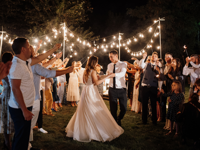 The Do’s and Don’ts of a Backyard Wedding