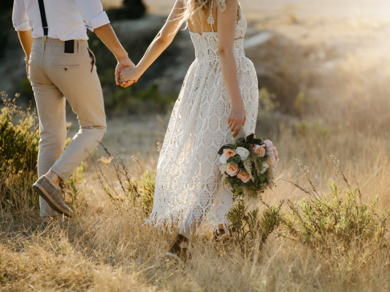 Eloping vs Wedding: How to Choose What’s Right for You 